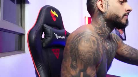 logan_hugh8 online show from October 28, 2025, 1:53 am