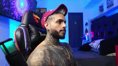 logan_hugh8 online show from February 4, 2026, 1:11 am