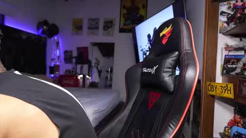 logan_hugh8 online show from March 16, 2026, 5:44 am