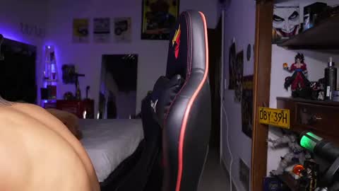 logan_hugh8 online show from April 19, 2026, 12:00 am