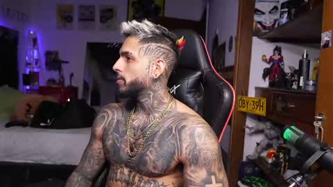 logan_hugh8 online show from April 20, 2026, 1:41 am