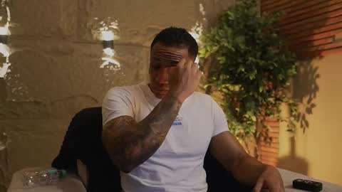 logan_varela online show from November 16, 2025, 12:16 am