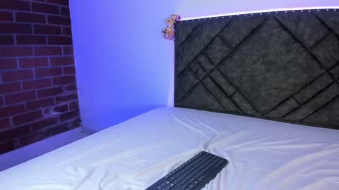 Snapshot of logan_west1 chatting on October 22, 2025, 7:52 am Logan online show from October 22, 2025, 7:52 am