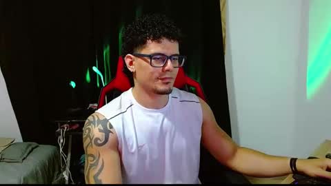 Snapshot of loganandrwz chatting on February 19, 2026, 1:34 am Loganandrwz online show from February 19, 2026, 1:34 am