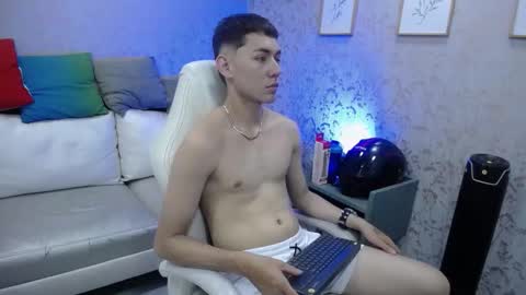 Loganfoster  online show from December 18, 2025, 8:26 pm