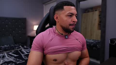 loganmartinx online show from May 17, 2026, 9:33 pm
