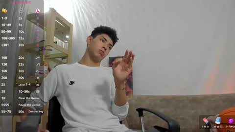 logantwink18 online show from March 26, 2026, 2:22 pm