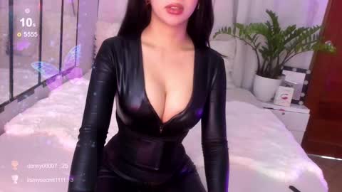 Snapshot of loisewilliams chatting on January 21, 2025, 6:33 am Mistress L online show from January 21, 2025, 6:33 am