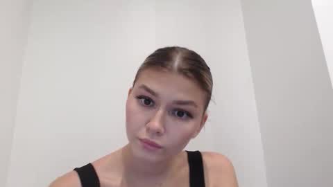 lola__mur online show from November 22, 2025, 9:03 pm