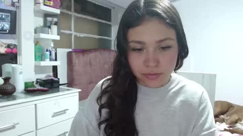 Lola  online show from October 26, 2025, 3:12 am