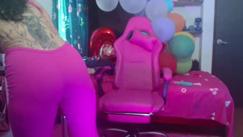lola_fiery online show from September 23, 2025, 1:25 pm