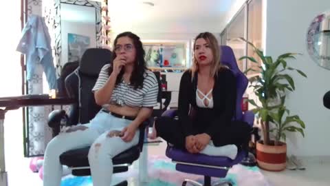 lola_fiery online show from September 24, 2025, 2:20 pm