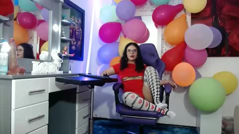 lola_fiery online show from September 26, 2025, 8:13 pm