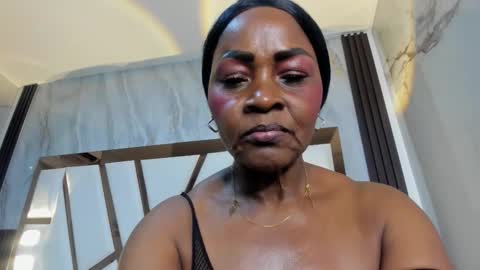 Lola online show from November 12, 2025, 11:32 am