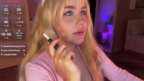 lola_razee online show from April 16, 2026, 9:39 pm