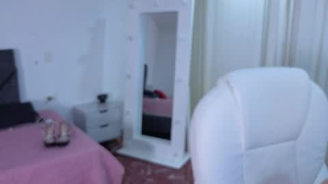 Lola  online show from May 19, 2026, 2:01 pm