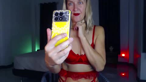 Lola online show from October 9, 2025, 3:10 pm