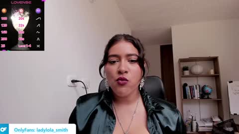lolaasmith_21 online show from February 3, 2025, 3:27 pm