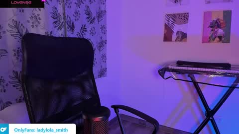 lolaasmith_21 online show from March 6, 2025, 12:10 am