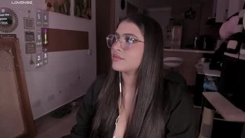 lolaasmith_21 online show from November 20, 2025, 8:08 pm