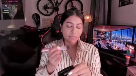 lolaasmith_21 online show from January 13, 2026, 12:05 am