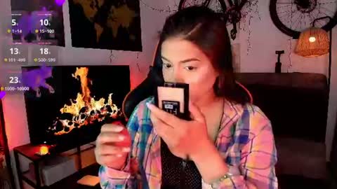 lolaasmith_21 online show from June 10, 2026, 7:46 pm