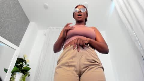 lola online show from October 8, 2025, 2:04 pm