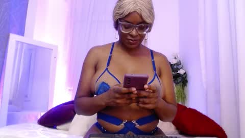 lola online show from October 18, 2025, 4:59 am