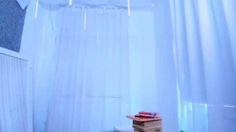 lola online show from November 24, 2025, 1:11 pm