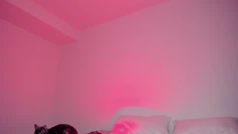 Lola online show from June 17, 2026, 12:57 am