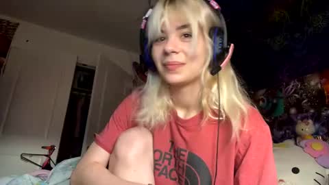 Lola Lixx online show from December 6, 2024, 10:30 pm