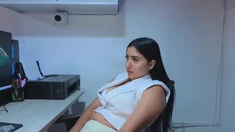 lolalola_12 online show from January 18, 2026, 12:14 am