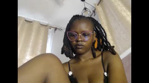 lolamia7 online show from November 10, 2025, 6:01 am