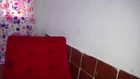 lolamourin online show from November 9, 2025, 1:31 pm