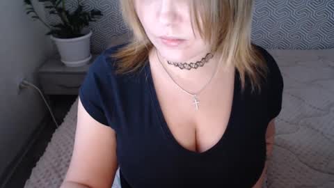 Snapshot of lolamyr chatting on January 6, 2025, 10:35 am kiss online show from January 6, 2025, 10:35 am
