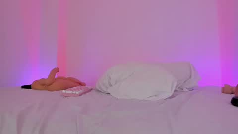 Lola online show from March 9, 2025, 10:30 pm