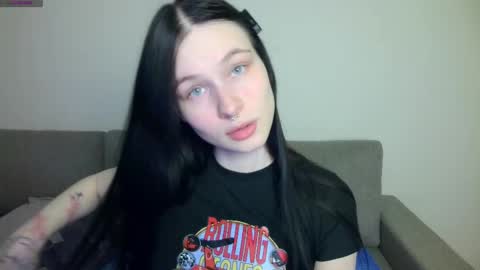 Lola online show from March 31, 2026, 7:25 pm