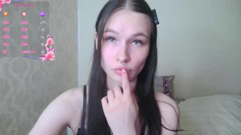Snapshot of lolavibe6 chatting on May 5, 2026, 7:33 pm Lola online show from May 5, 2026, 7:33 pm