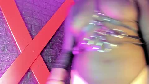 Lola online show from December 19, 2025, 11:28 am