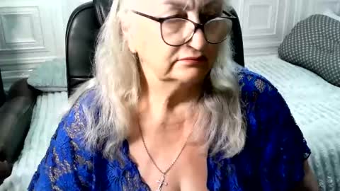 Snapshot of lolkaalyss chatting on July 18, 2026, 8:40 am LolkaAlyss online show from July 18, 2026, 8:40 am