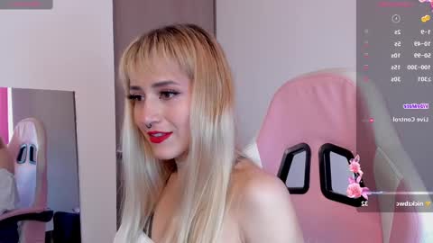 Snapshot of lolly_js_ chatting on December 20, 2024, 3:31 pm Lolly  online show from December 20, 2024, 3:31 pm