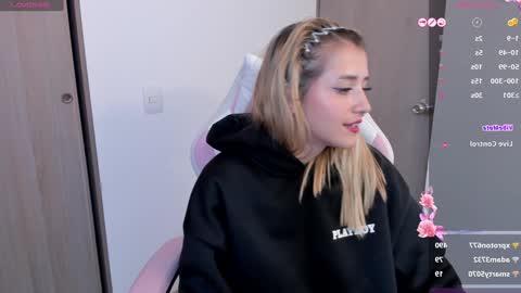 Snapshot of lolly_js_ chatting on December 31, 2024, 4:27 am Lolly  online show from December 31, 2024, 4:27 am