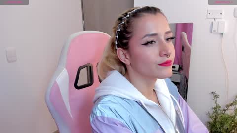 Snapshot of lolly_js_ chatting on January 4, 2025, 2:35 am Lolly  online show from January 4, 2025, 2:35 am