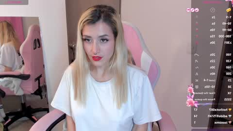 Snapshot of lolly_js_ chatting on January 6, 2025, 6:58 am Lolly  online show from January 6, 2025, 6:58 am