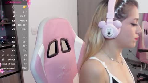 Snapshot of lolly_js_ chatting on February 6, 2025, 2:33 am Lolly  online show from February 6, 2025, 2:33 am