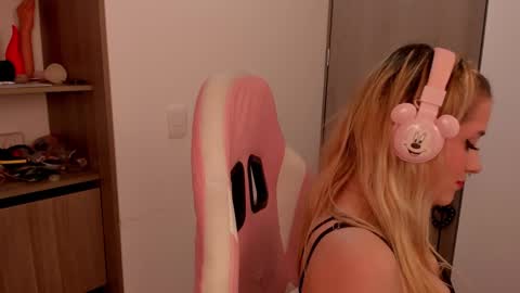 Snapshot of lolly_js_ chatting on February 15, 2025, 2:58 am Lolly  online show from February 15, 2025, 2:58 am