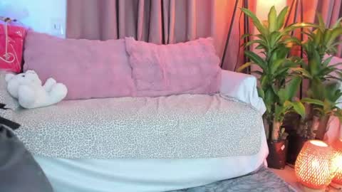 Lolly  online show from June 18, 2026, 4:46 am