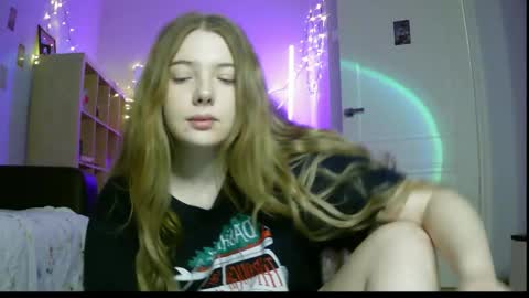 Snapshot of lollylol11 chatting on December 20, 2024, 6:02 pm Lilly online show from December 20, 2024, 6:02 pm