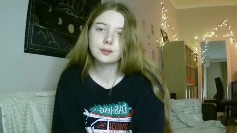 Snapshot of lollylol11 chatting on December 24, 2024, 11:33 pm Lilly online show from December 24, 2024, 11:33 pm