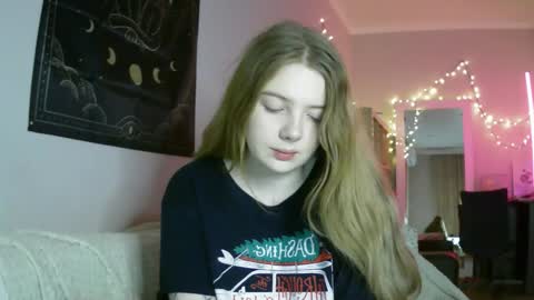 Snapshot of lollylol11 chatting on December 25, 2024, 2:02 pm Lilly online show from December 25, 2024, 2:02 pm